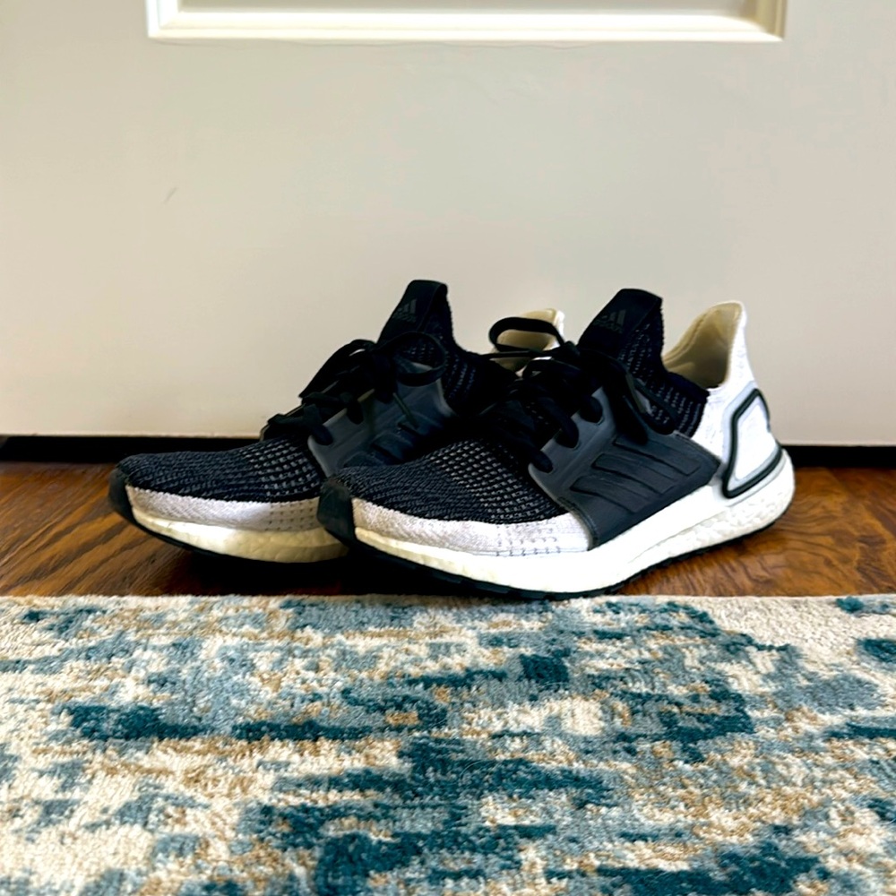 Adidas Ultraboost Black/white Mens size 7 but fits as a Women’s Size 9